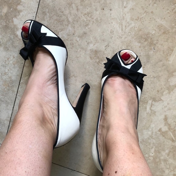 MARC JACOBS PEEP-TOE BOW PUMPS - Size 6 - Picture 5 of 6